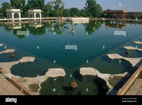 shalimar garden was built by